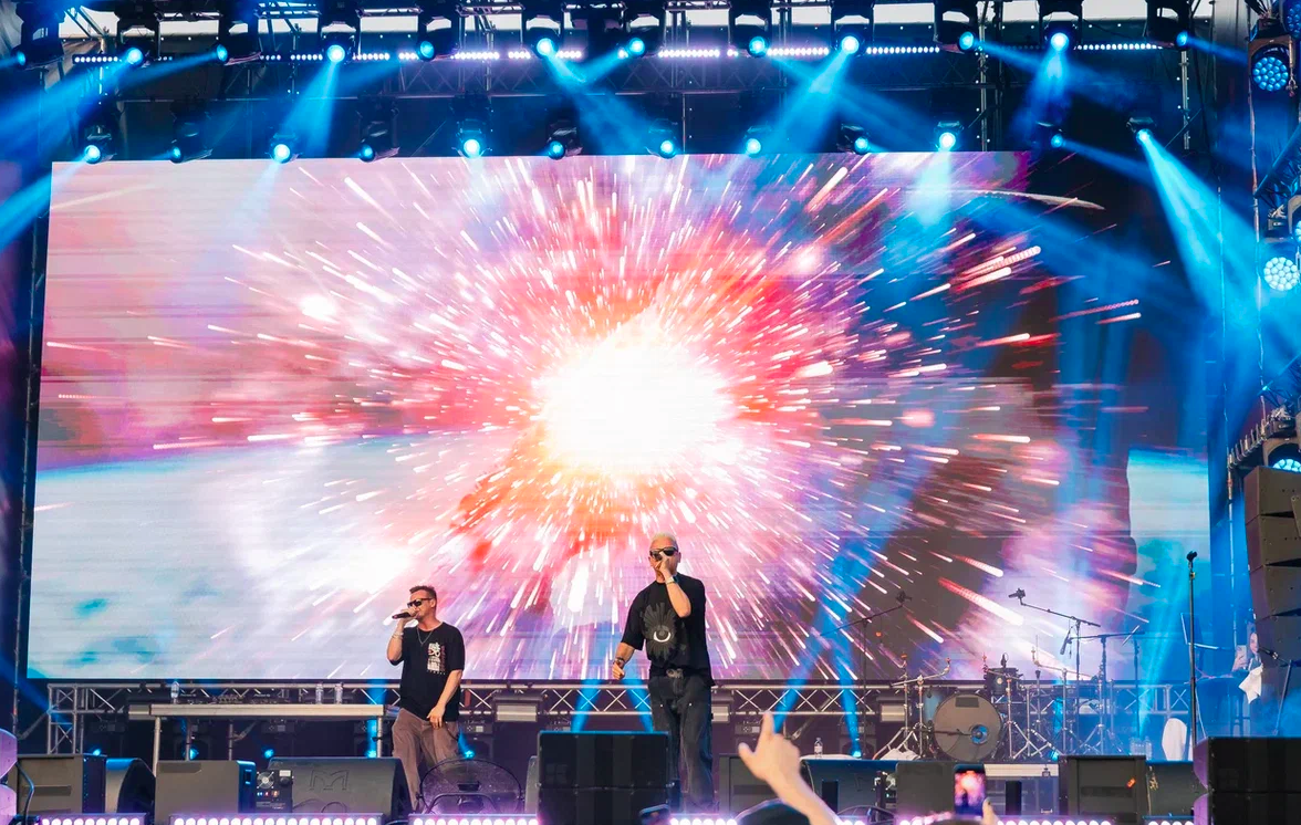 Фото Орали «Сигма-бой» и «А у реки». Опубликованы яркие моменты Черника Music Fest в Новосибирске 45